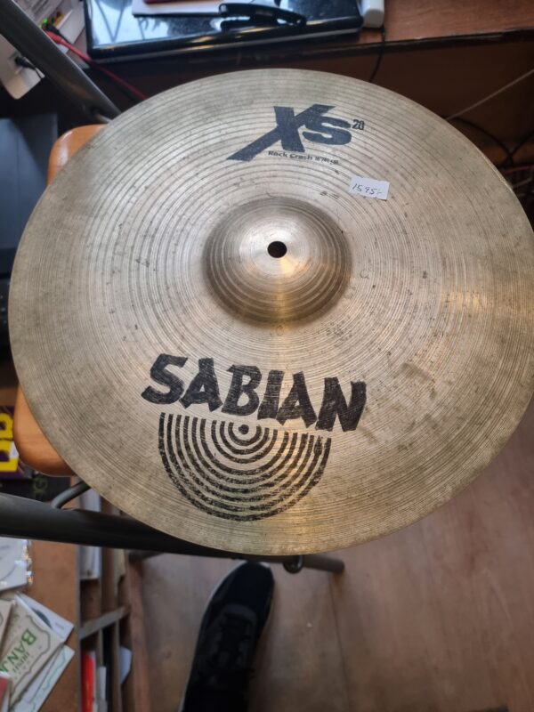 Sabian XS20 16 dB Crash spricka i locket vid upphöjningen Beg