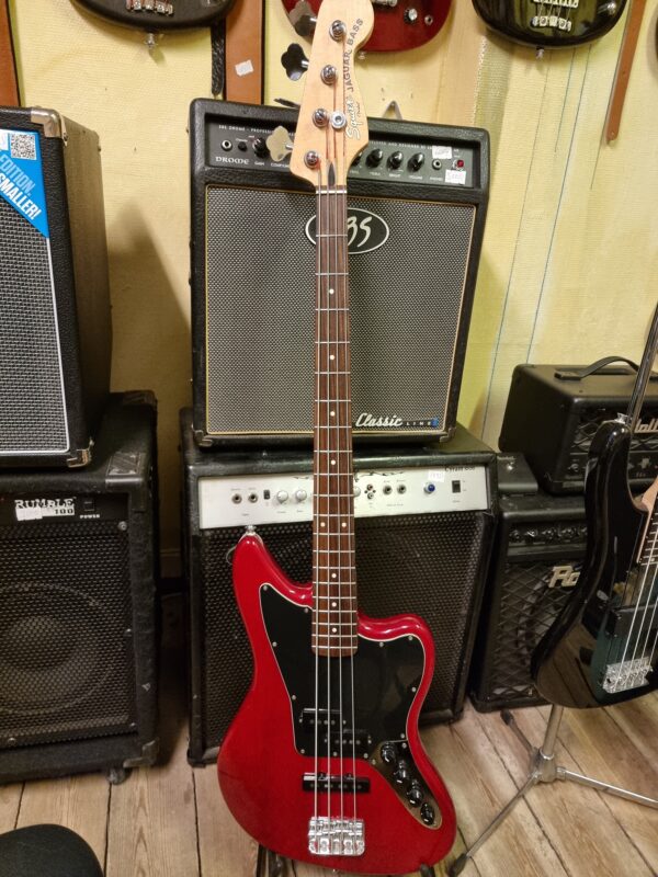 Squier Vintage Modified Jaguar Bass Special, Crimson Red Transparent beg, nyservad med nya strängar, mint condition - Bild 2