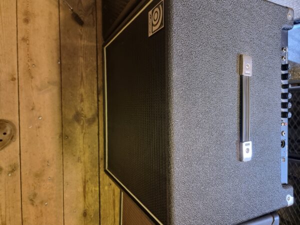 Ampeg B-115