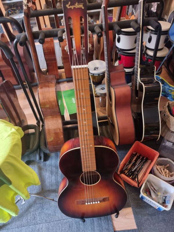 Framus modell SH-50 Serial NO 13467 Tyskbyggd i Markneukirchen, troligen från 60talet - Bild 2