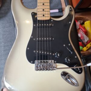 FENDER 1979 STRATOCASTER S 946734 i mycket bra skick, ny servad med nya strängar pris diskuteras