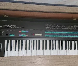 Yamaha Dx7 Synthesizer